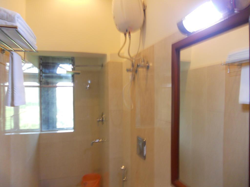 Готель Prayag Aristro Club Колката Номер фото